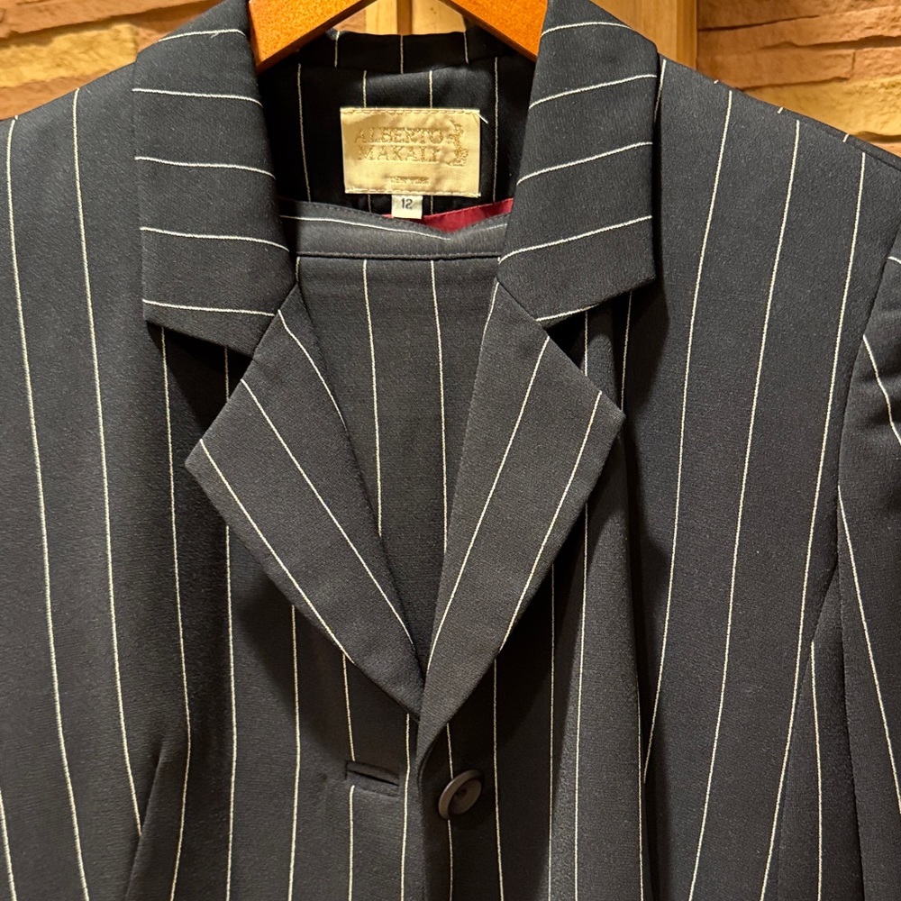 ALBERTO MAKALI Elegant Black Pinstripe Women's Blazer with Mini Skirt - Picture 4 of 14